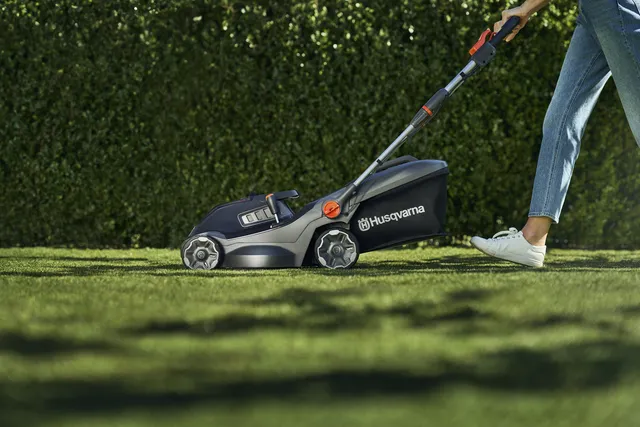 Cortacésped a batería Husqvarna ASPIRE™ LC34-P4A